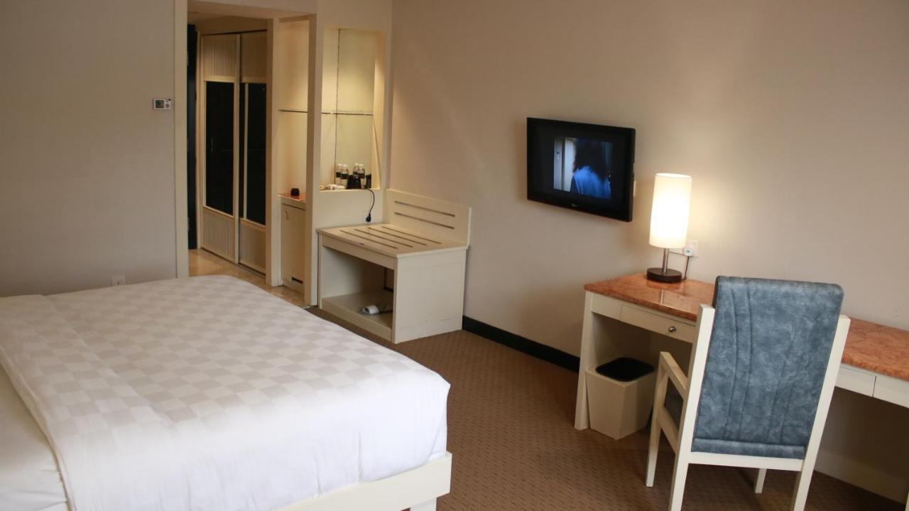 Beverly Hotel Batam Nagoya Exterior photo