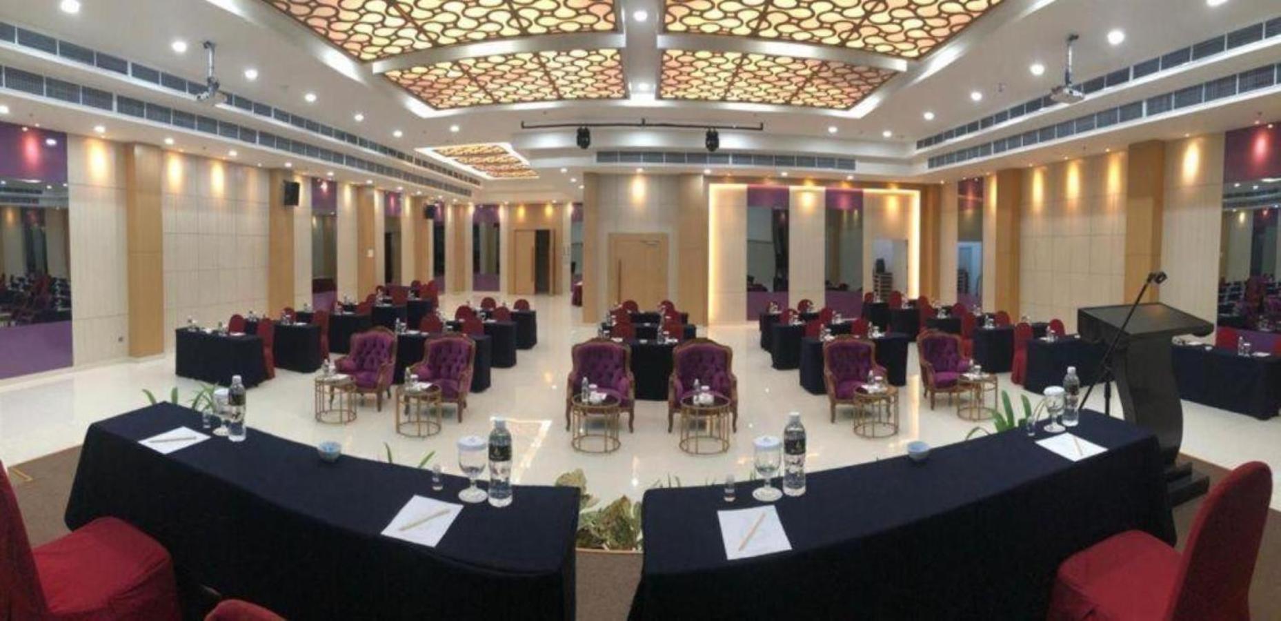Beverly Hotel Batam Nagoya Exterior photo