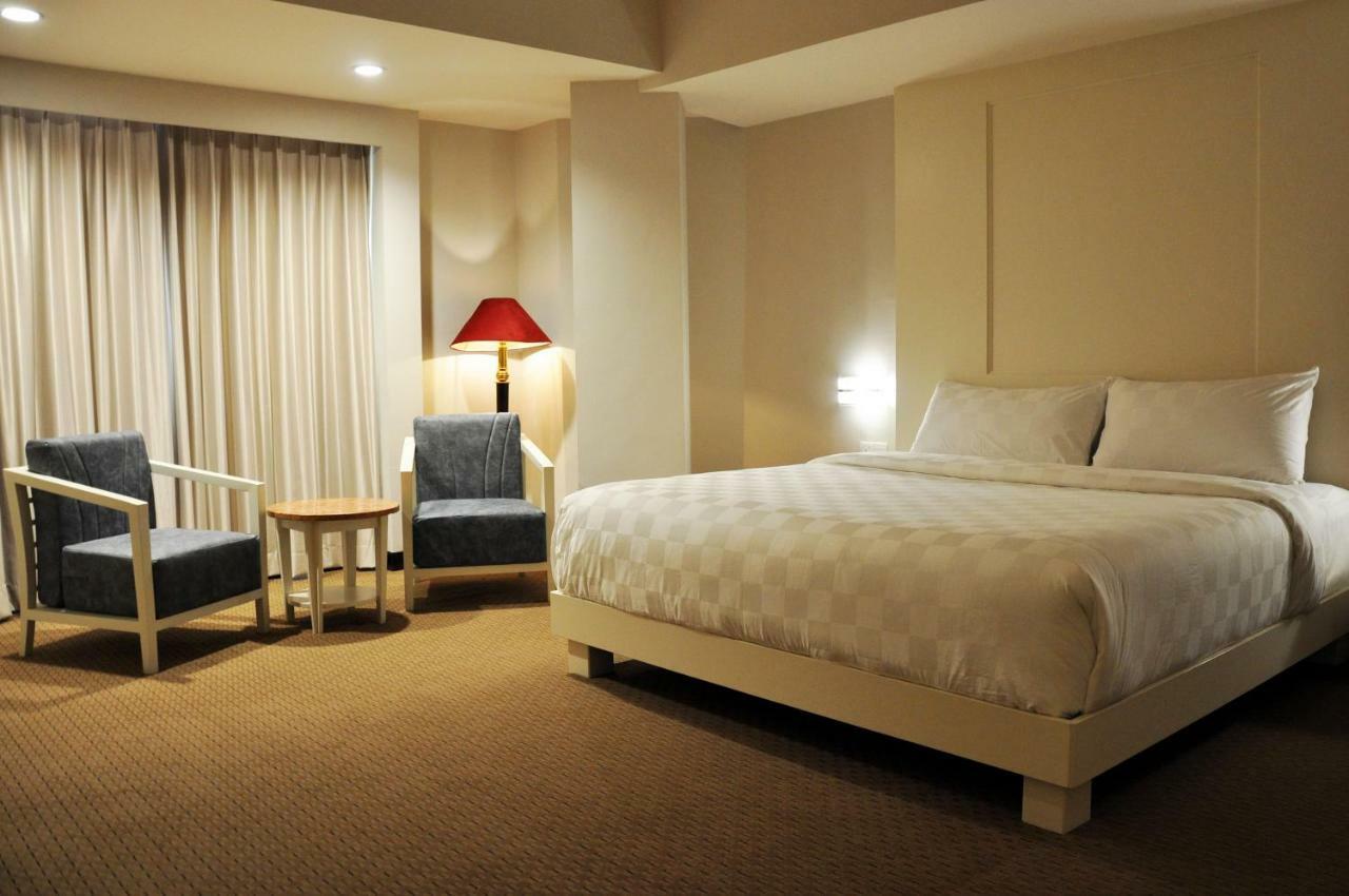 Beverly Hotel Batam Nagoya Exterior photo
